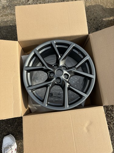 Alloy wheel - alloy,