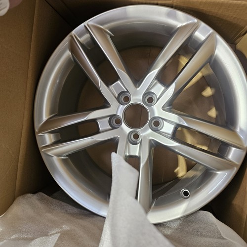 Alloy wheel - alloy,
